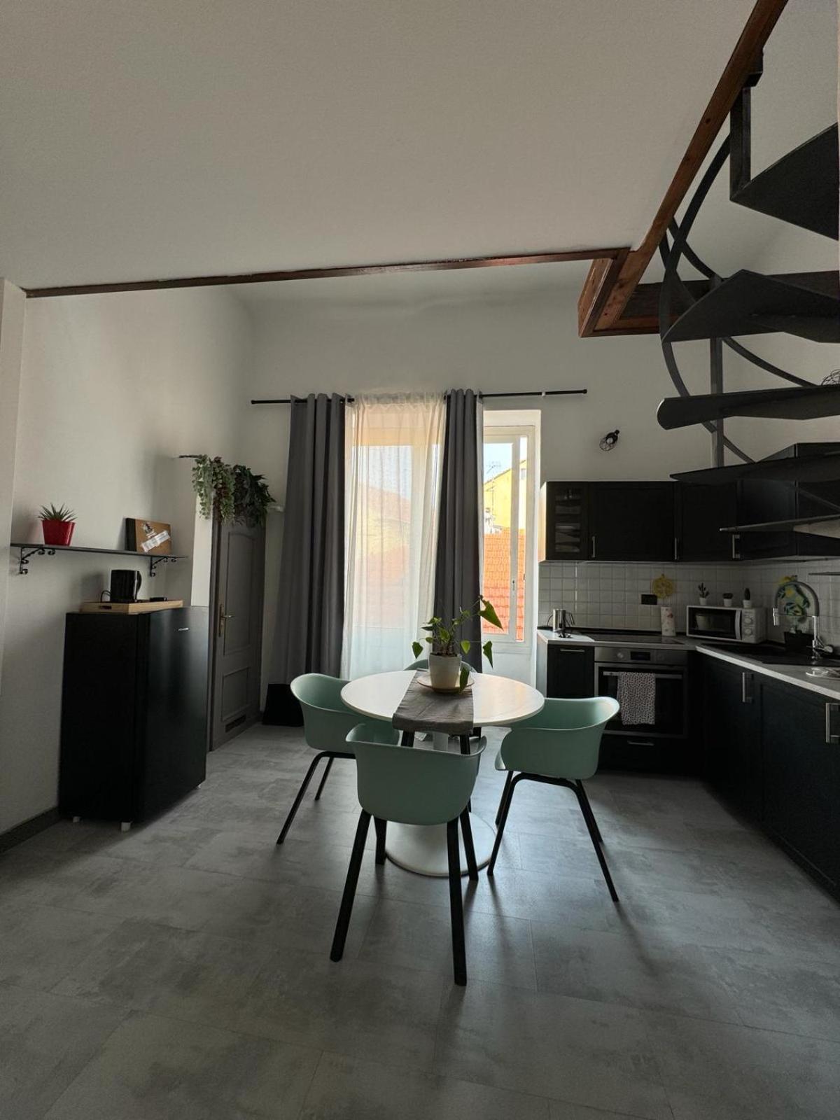 Casa Vacanza A 100 Metri Dal Mare Imperia Exterior foto